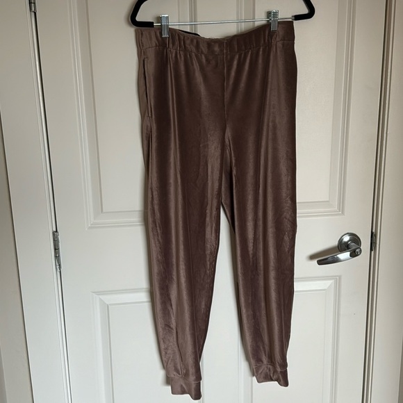 Beige corduroy jogger, Zella size medium - Picture 1 of 4